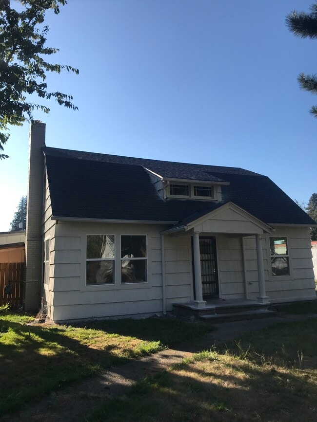 Photo - 335 N Baker St