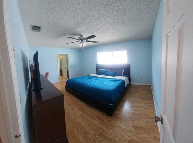 Photo - 1873 Brookside St NE