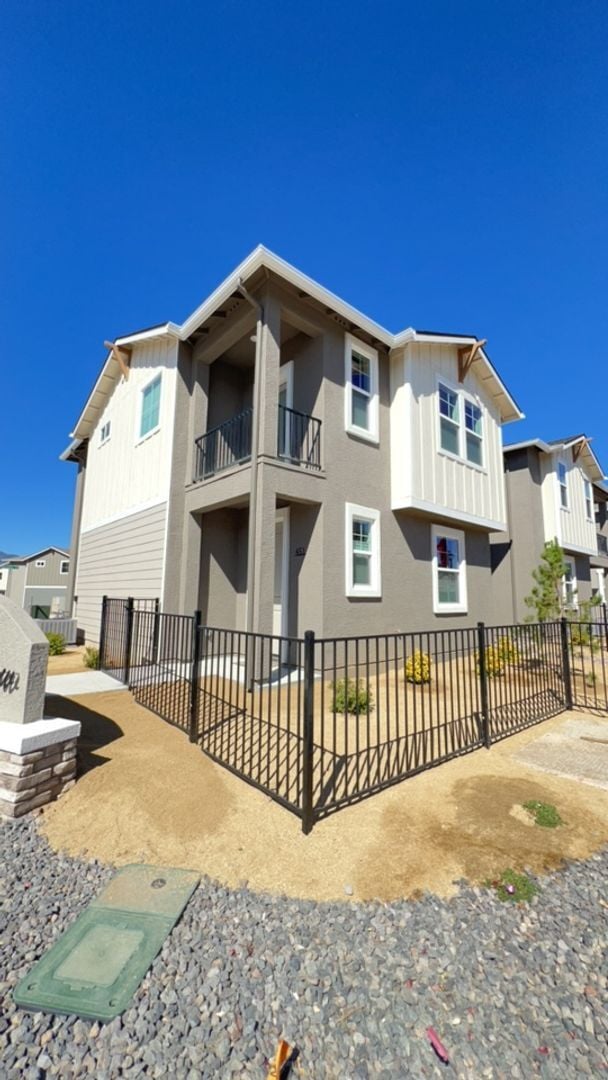 Building Photo - Charming & NEW! 2/2/2 Townhome in Gardnerville