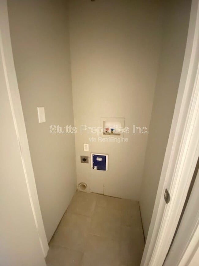 Photo - 414 Hermitage Dr Unit 1