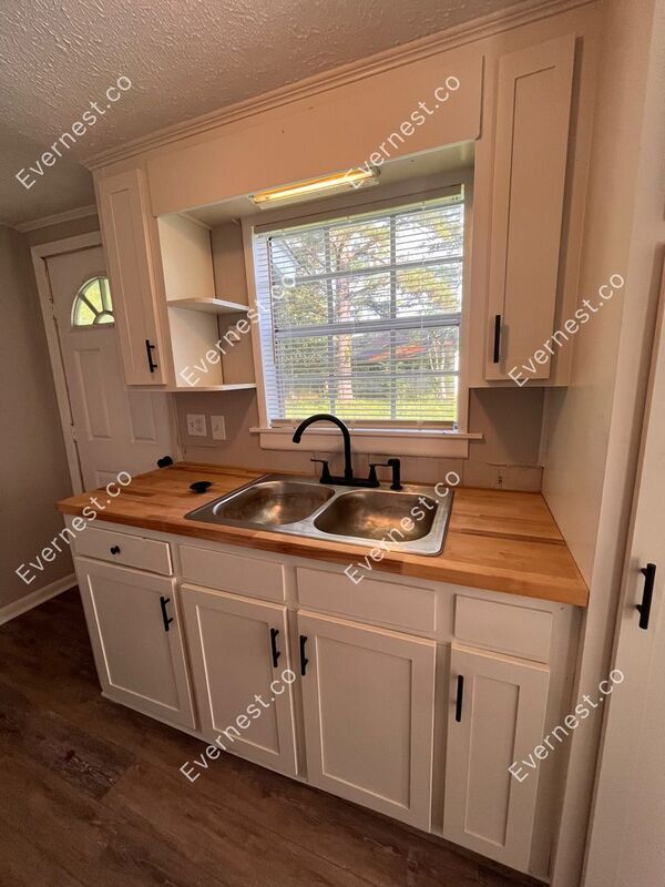 Photo - 1213 Deeb St