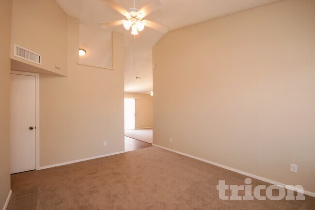 7244 W Cameron Dr