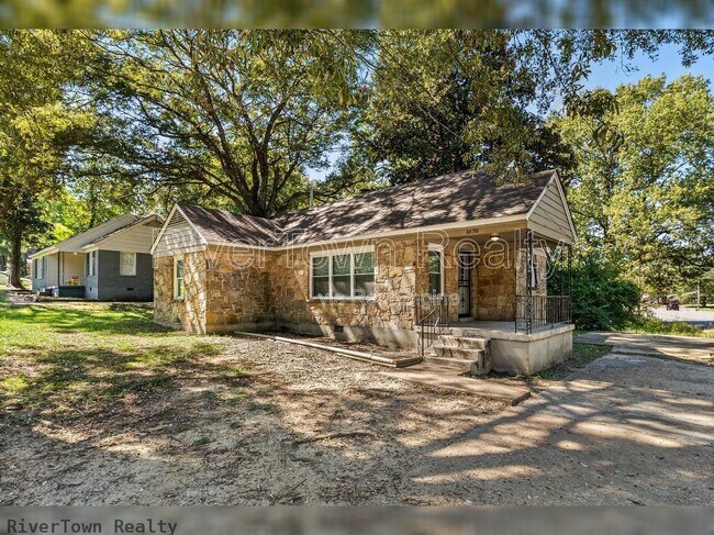 Photo - 1678 Alta Vista Ave
