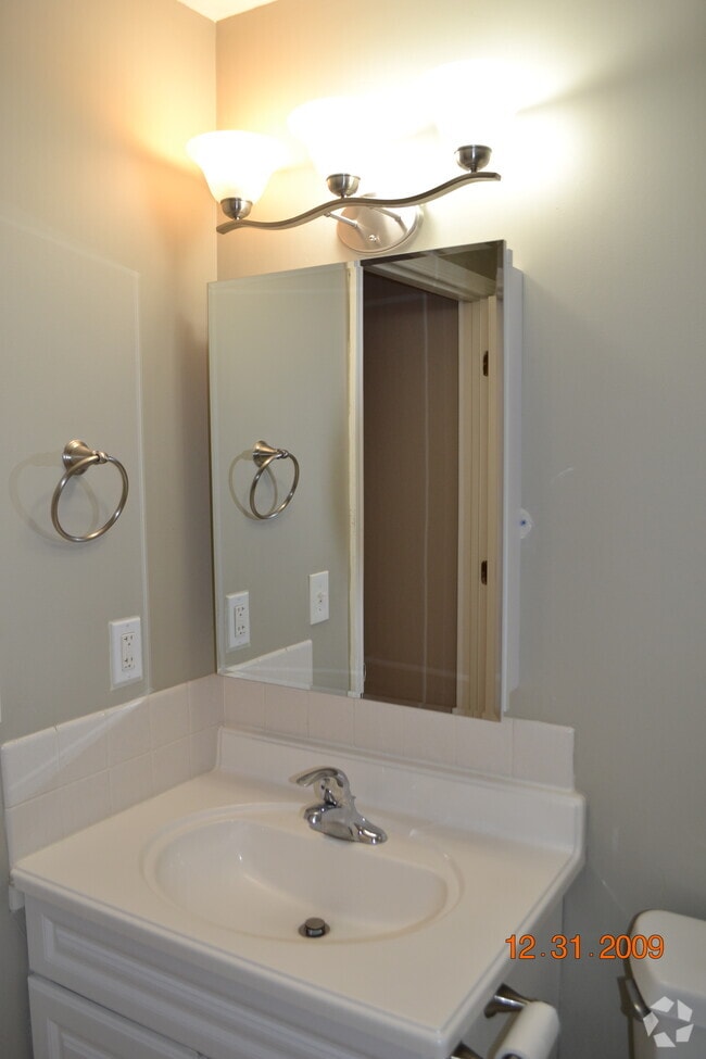 Building Photo - 51 Brookside Ln Unit Seasons Glen Rental