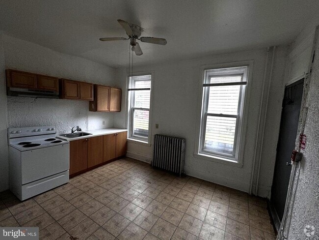 Building Photo - 4924-26 Parrish St Rental