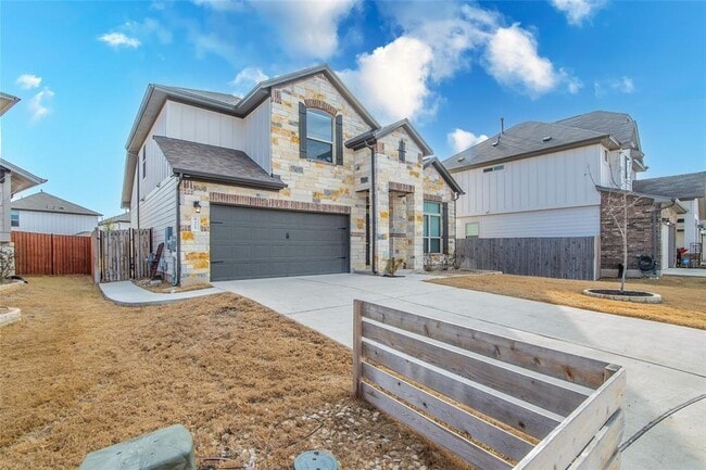 Photo - 921 Medina Wy