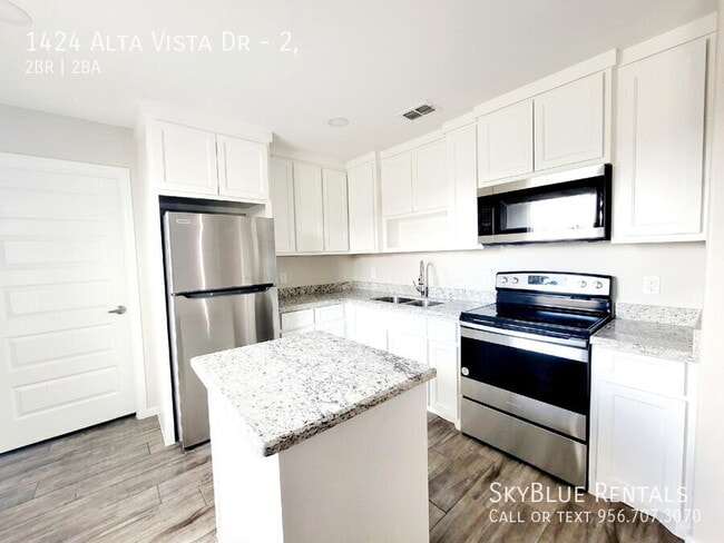 Building Photo - 1424 Alta Vista Dr Unit 2,