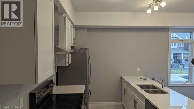 Photo - 4 Oat Ln