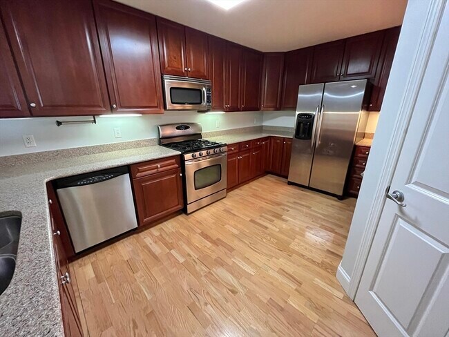 Photo - 320 Rindge Ave Unidad 204