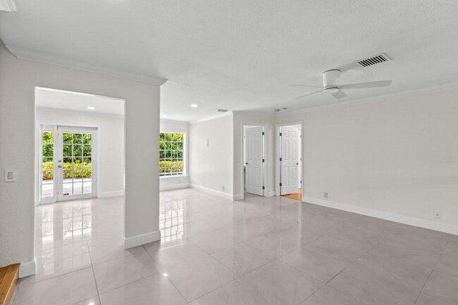 Photo - 4610 Pine Tree Dr