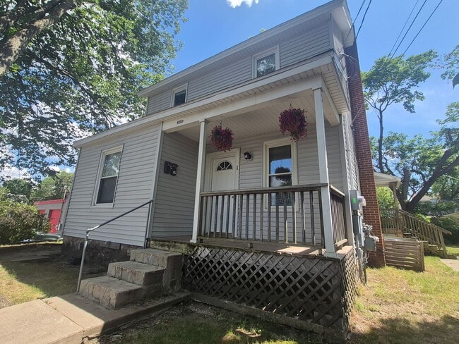 Photo - 850 Fulton St W