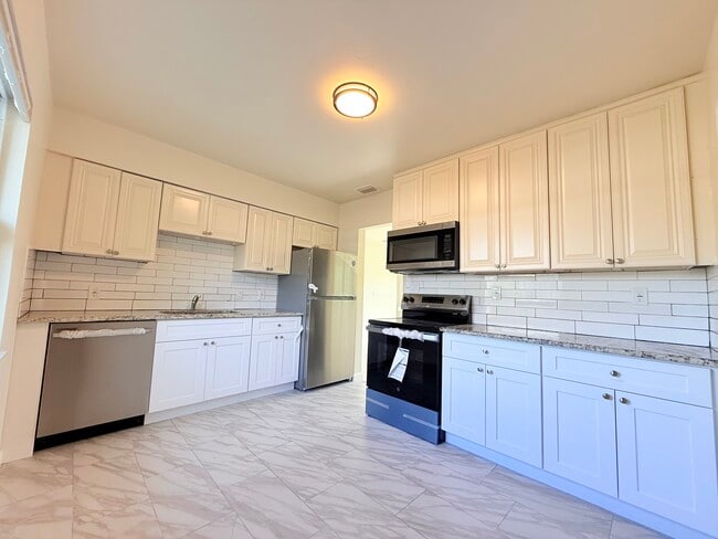 Photo - 7000 Hibiscus Ave S