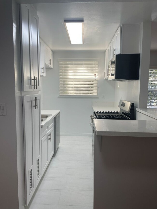 Photo - 232-6 S. Harvard Blvd