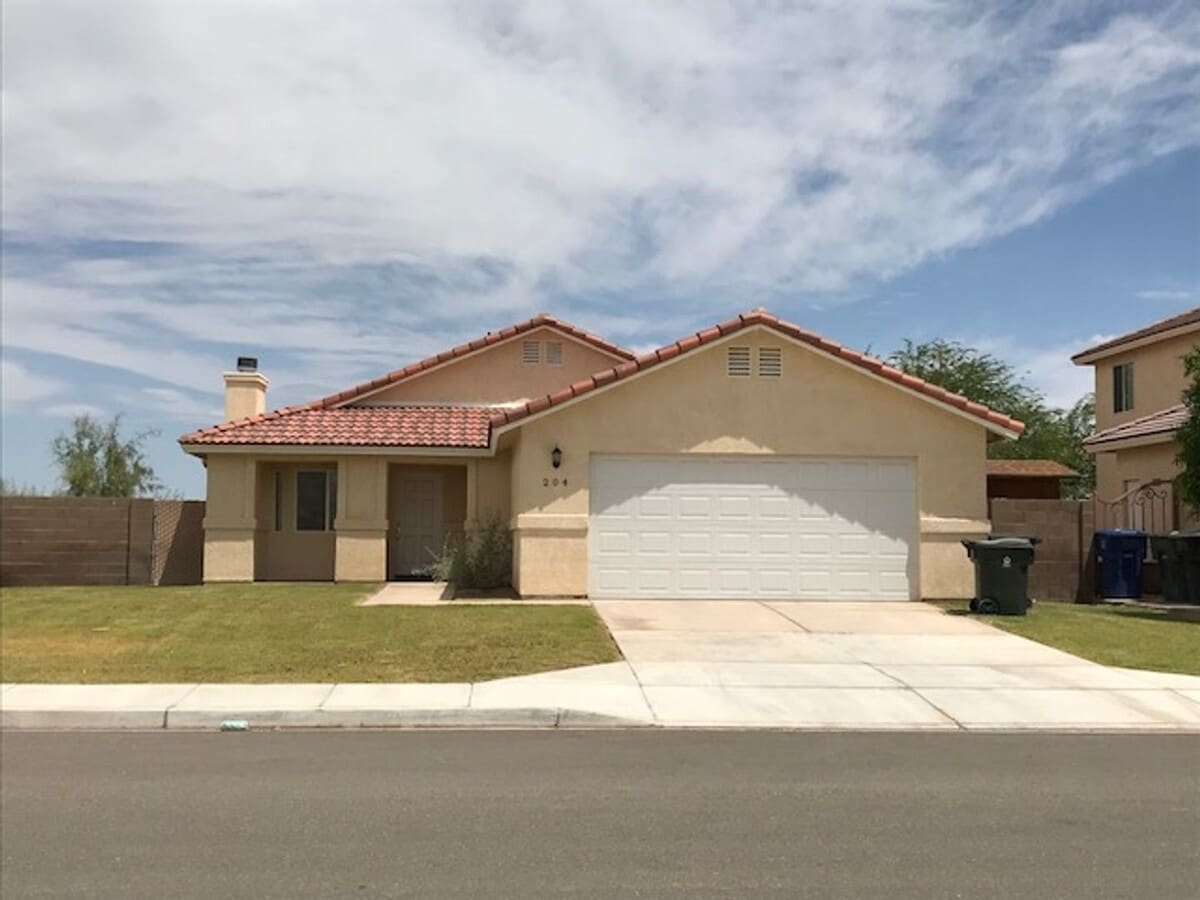 Charming House featuring 4 bed/2 bath Avai... - Charming House featuring 4 bed/2 bath Avai...