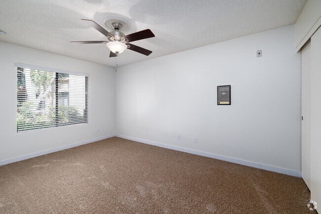 1BR, 1BA - 716SF - Bedroom