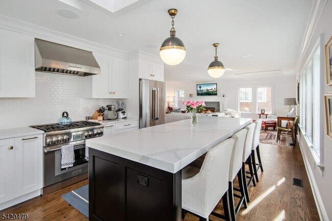 Building Photo - 113 Washington St Unit B