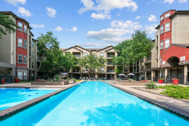 Inwood on the Park apartments — community photo - Inwood on the Park