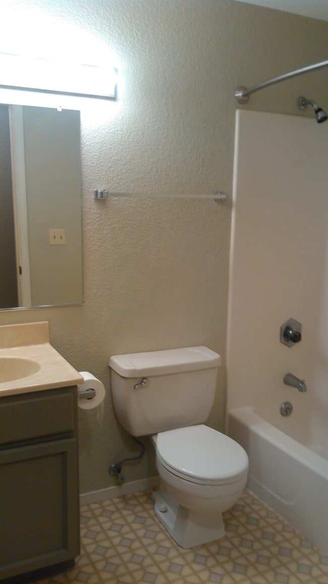 Photo - 501 Keddie St