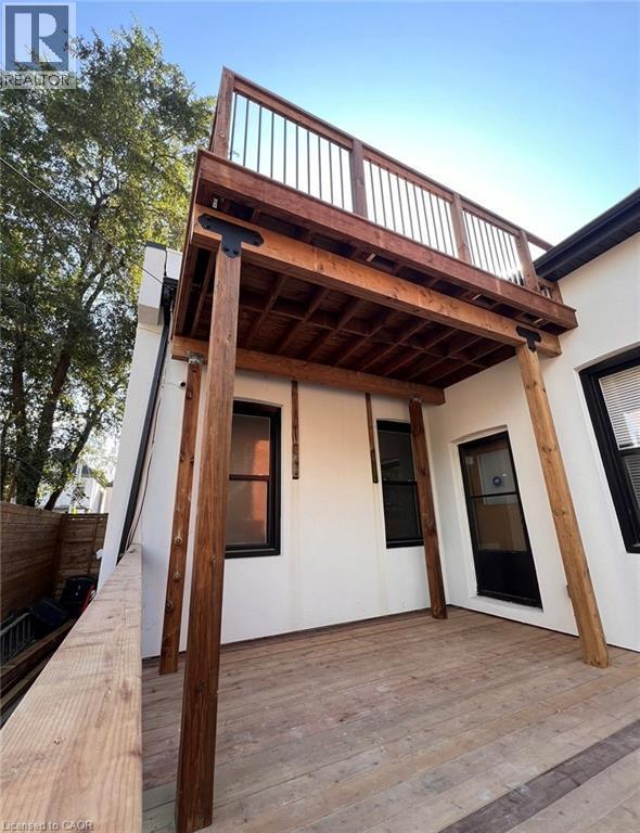 Photo - 158 Wellington St S