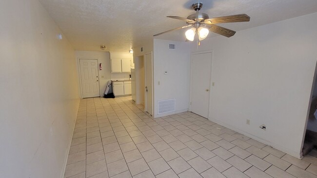 2 Bedroom • 1.5 Bath • Townhouse Style Apa... - 2 Bedroom • 1.5 Bath • Townhouse Style Apa... Unit Apt 1