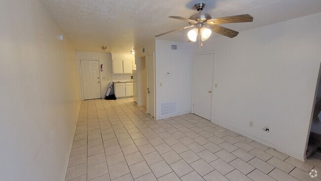 Building Photo - 2 Bedroom • 1.5 Bath • Townhouse Style Apa... Unit Apt 1