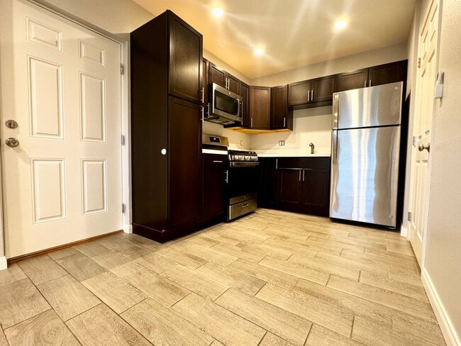 Building Photo - AVAILABLE NOW! LOVELY Remodeled 1 Bed / 1 Bath duplex in Coachella!