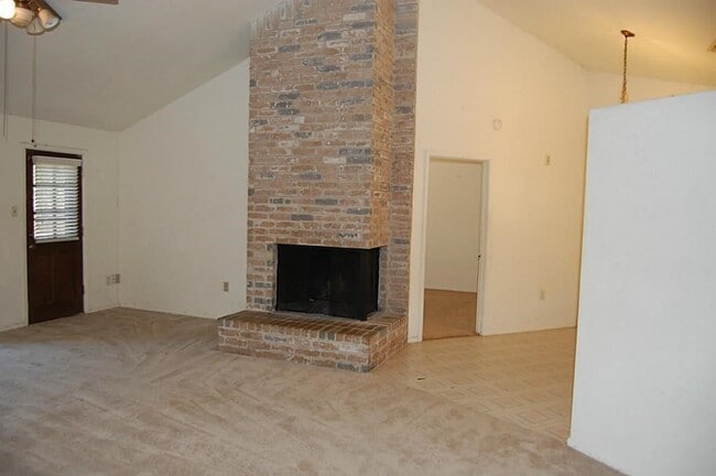 Photo - 15926 Pfeiffer Dr