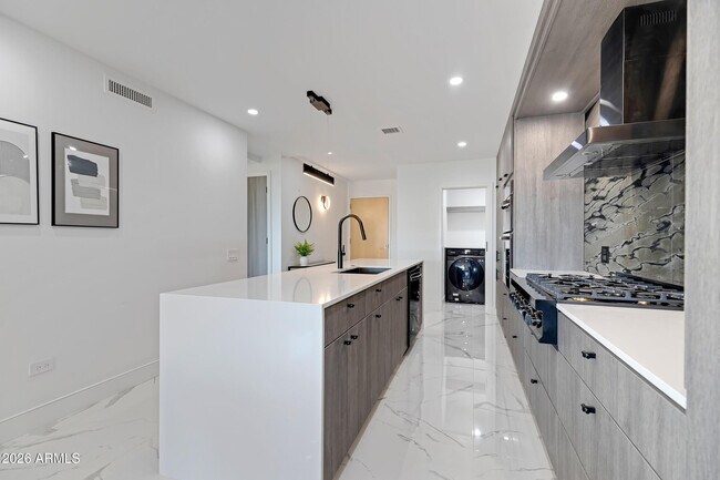 7157 E Rancho Vista Dr Unidad 5002