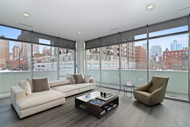 Photo - 858 N Franklin