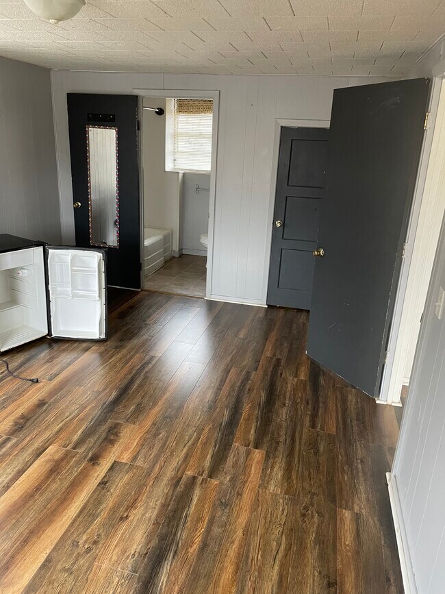 Photo - 625 E Mill St Unit B