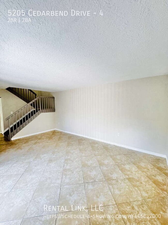 Photo - 5205 Cedarbend Dr Unit 4