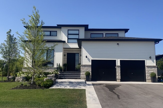 Building Photo - 102 Sladden Ct