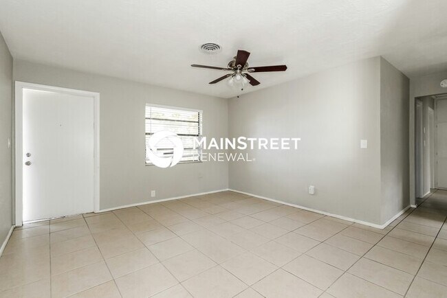 Photo - 3 Bedroom Pet-Friendly Home in St Petersburg, FL with Main Street Renewal