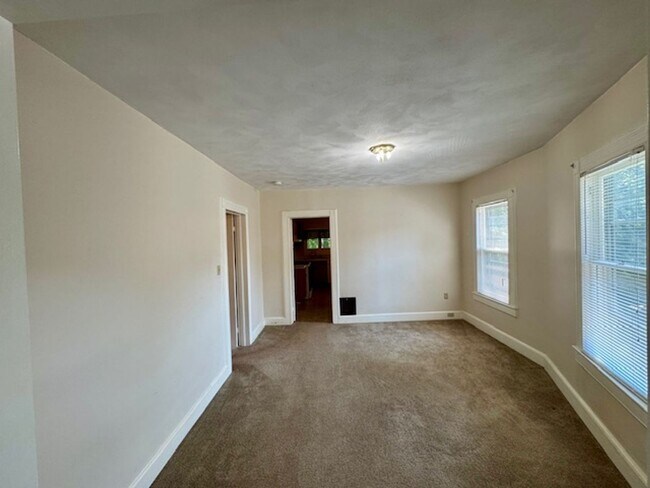 Photo - 28 Laurel Ave Unidad Second floor