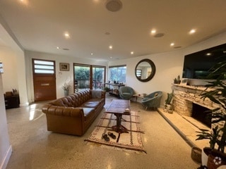Building Photo - 310 S Venice Blvd Rental