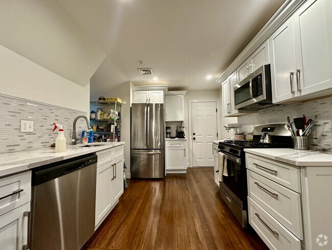 Building Photo - 19-21 Bellevue St Rental