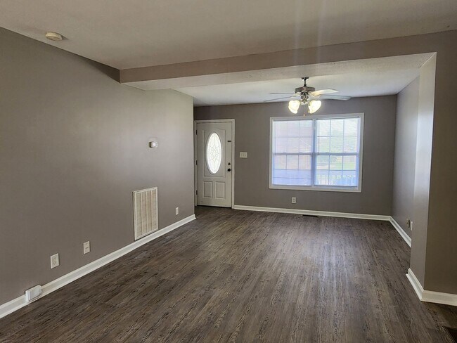 Photo - 4 Bedroom 2.5 Bath Gorgeous Oak Grove Home