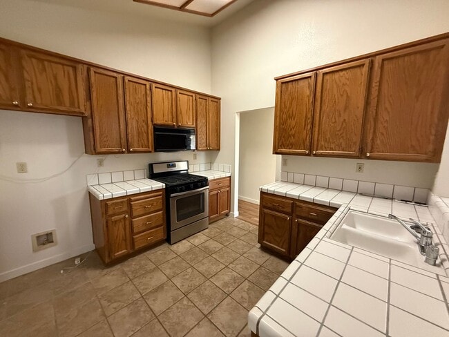 2825 Airons Ct