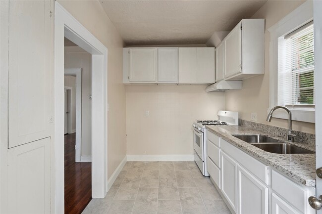 Building Photo - 2817 Isabella St Rental