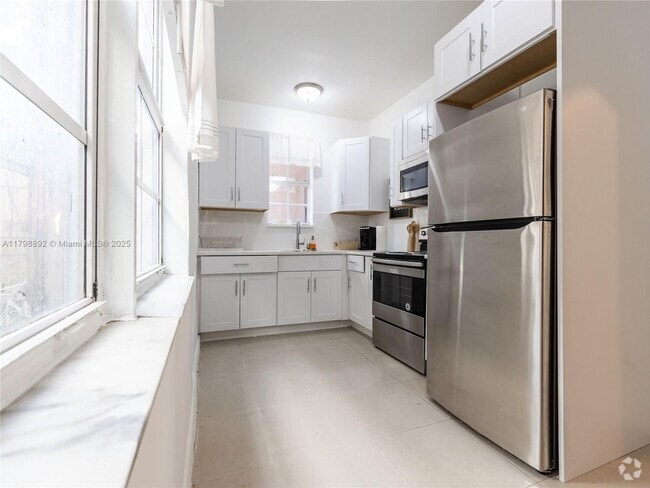 Building Photo - 143 NE 43rd St Unit 6 Rental