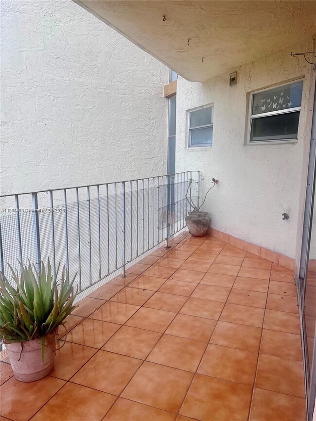 Photo - 1750 W 46th St Unit 435