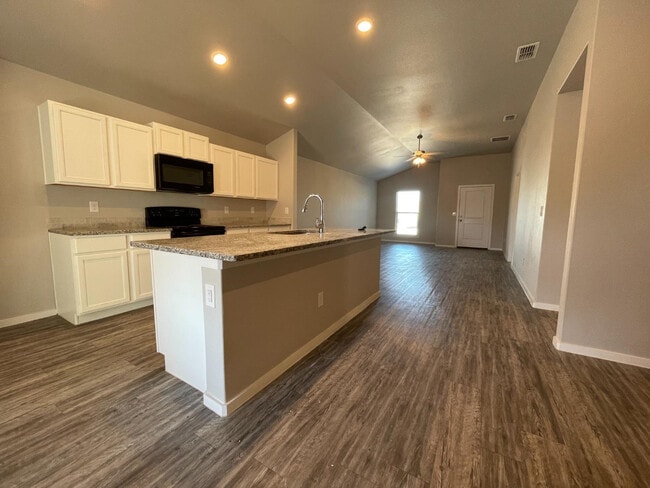 Photo - 2140 N Texas Ave