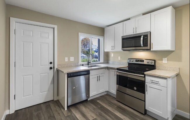 Updated 1 Bedroom near Downtown and 6th Ave
