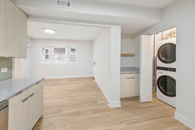 Photo - Garden Apartment - Renovated 2 bedroom - Logan Square / Hermosa / Humboldt Park Unit GF