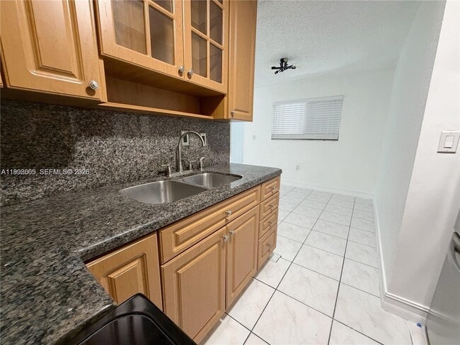 Photo - 2565 W 56th St Unidad 101