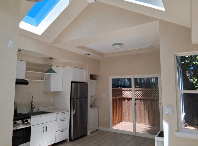 Photo - 210 Brook Ave Unidad C