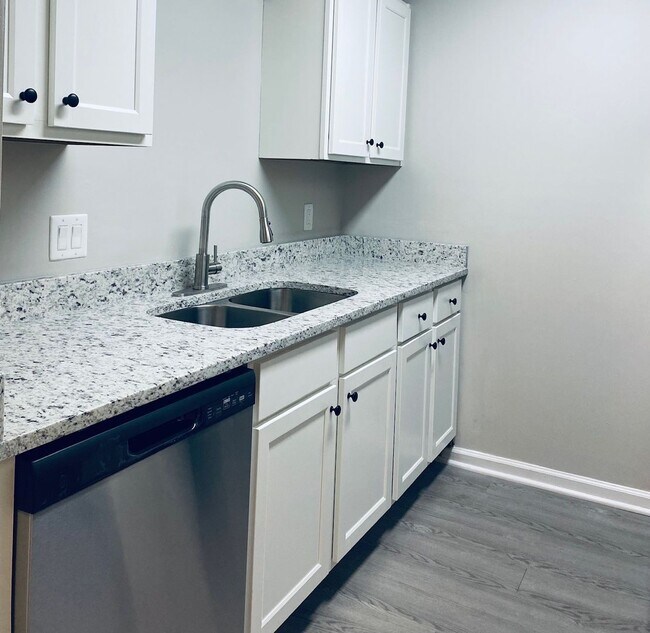 Photo - Spacious 2 Bedroom Townhomes in the Heart ... Unidad 1B