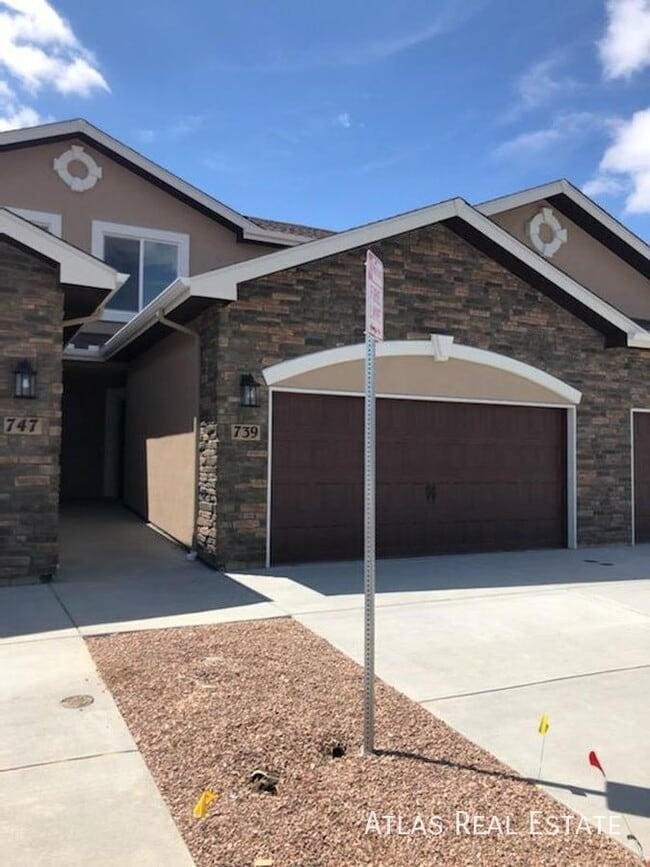 Building Photo - 755 Brambleberry Hts