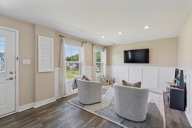 Photo - Beautiful 3B/2.5B Townhome in Downingtown ...