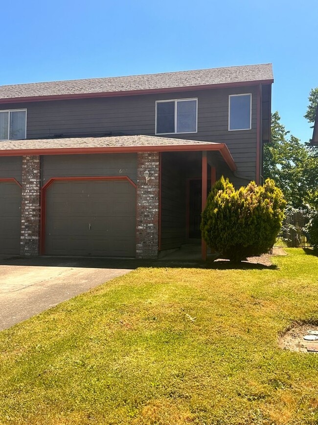 Photo - Large 2-story Duplex ~ 3 Bed / 1.5 Bath Unit 2607